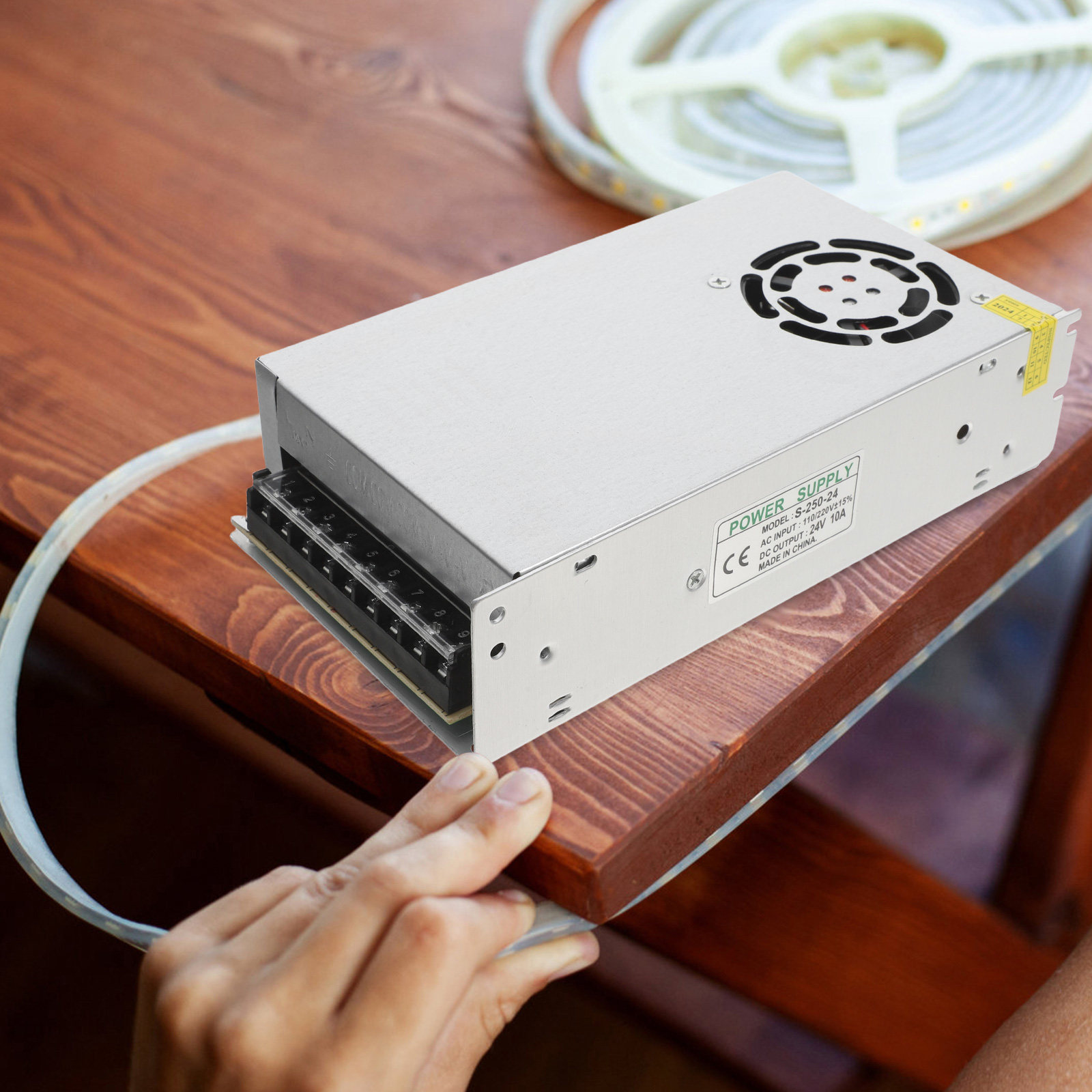 Led Strip Lights - Fonte de Alimentação Industrial com Caixa